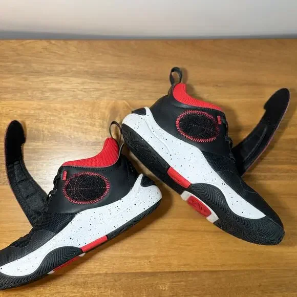 Nike Kids Team Hustle Basketball Sneakers - Picture 10 of 12